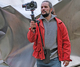 @STEADIFY - Mann mit Gimbal und Steadify filmt.jpg